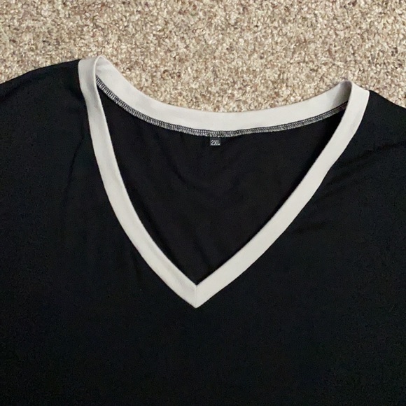 Black/Gray V-Neck - Picture 5 of 6